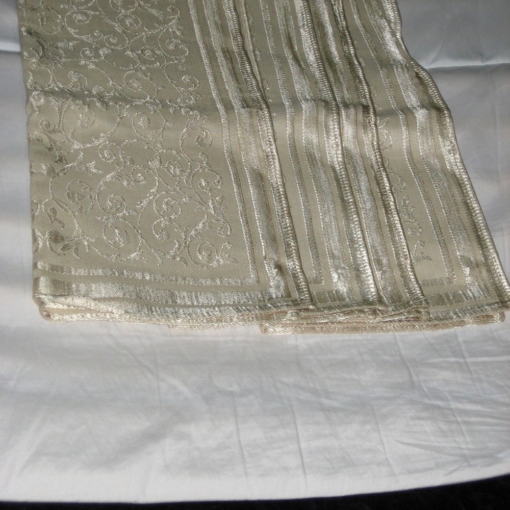 4 Mid Century Never-Used Floral Damask Napkins